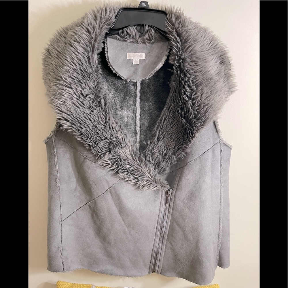 Grey  Fur collar sleeveless coat